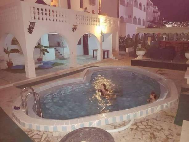 Imagen de la piscina del Merve Park Hotel. Foto 17