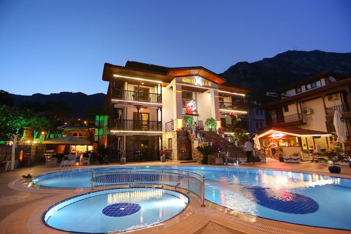 Imagen de la piscina del Mervehan Residence Hotel. Foto 18