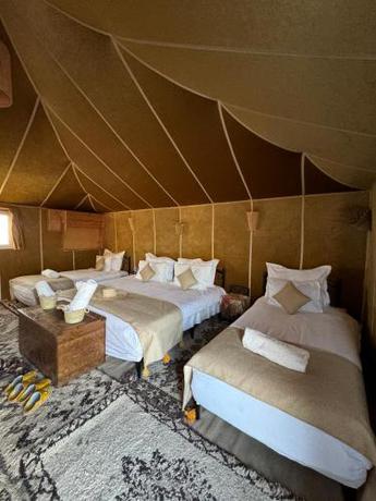 Imagen de la habitación del Merzouga Nomads Luxury Camp. Foto 18