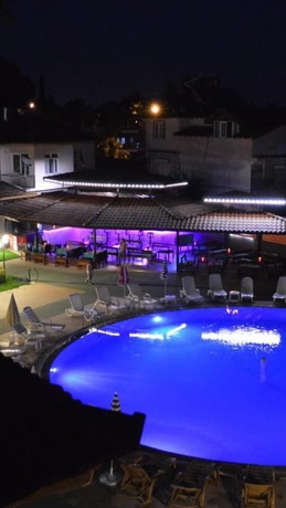 Imagen de la piscina del Metin Hotel. Foto 15