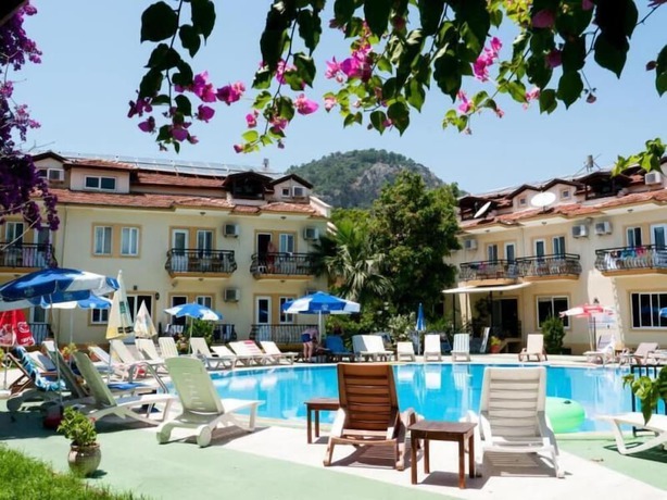 Imagen de la piscina del Metin Hotel. Foto 16