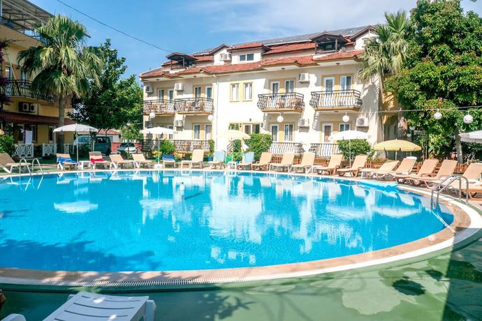 Imagen de la piscina del Metin Hotel. Foto 17