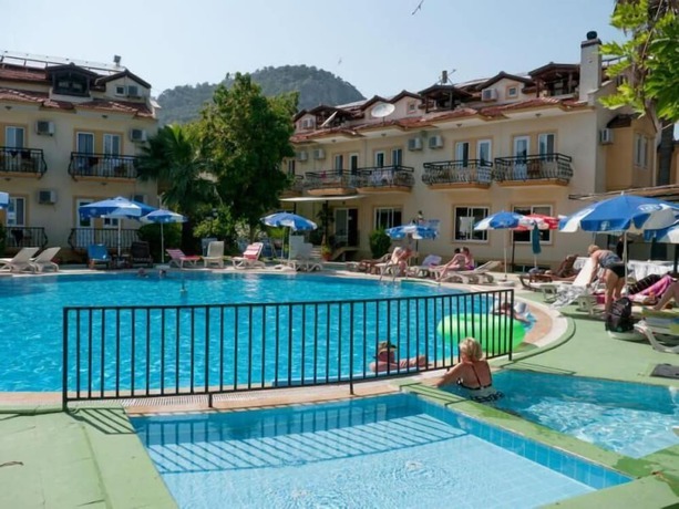 Imagen de la piscina del Metin Hotel. Foto 18