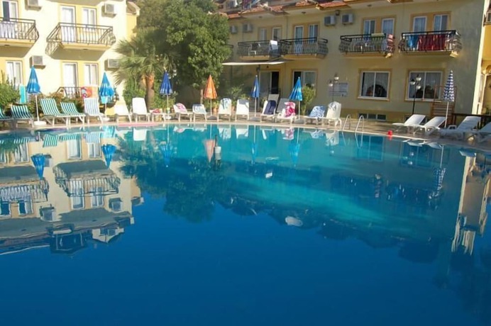Imagen de la piscina del Metin Hotel. Foto 19