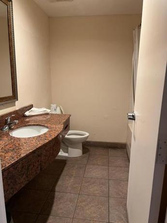 Imagen general del Metro Inn & Suites. Foto 15