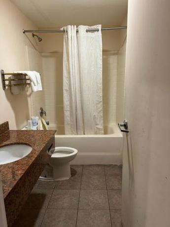 Imagen general del Metro Inn & Suites. Foto 19