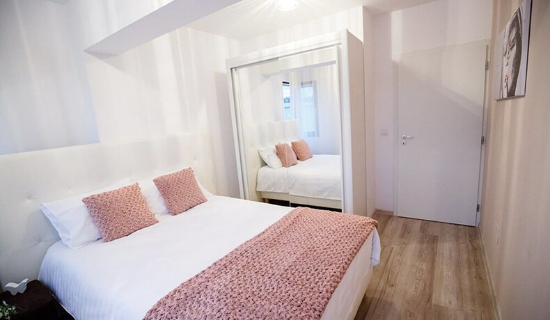 Imagen de la habitación del Metropolitan Iassium Luxury Suites. Foto 17