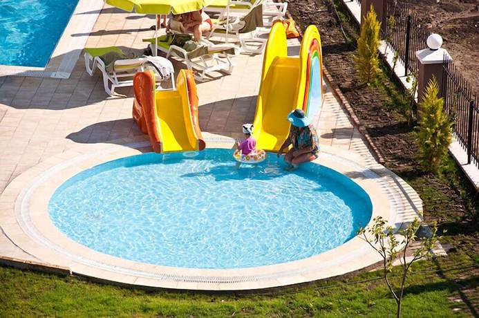Imagen de la piscina del Mg White Lilyum Hotel. Foto 17