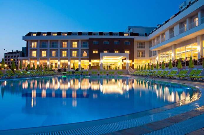 Imagen de la piscina del Mg White Lilyum Hotel. Foto 19