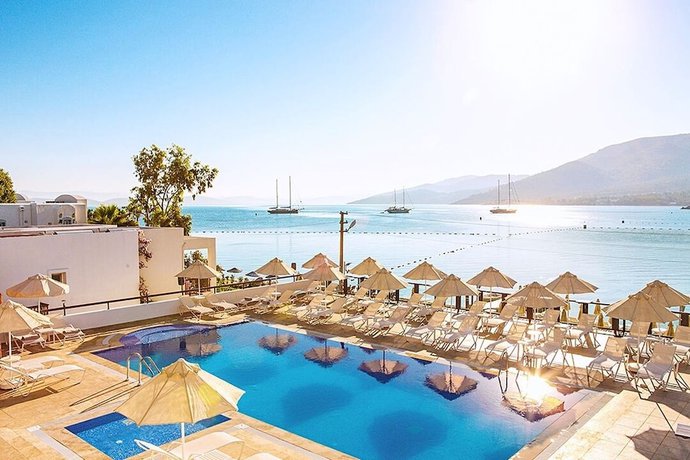 Imagen de la piscina del Mi Casa Beach Hotel. Foto 14