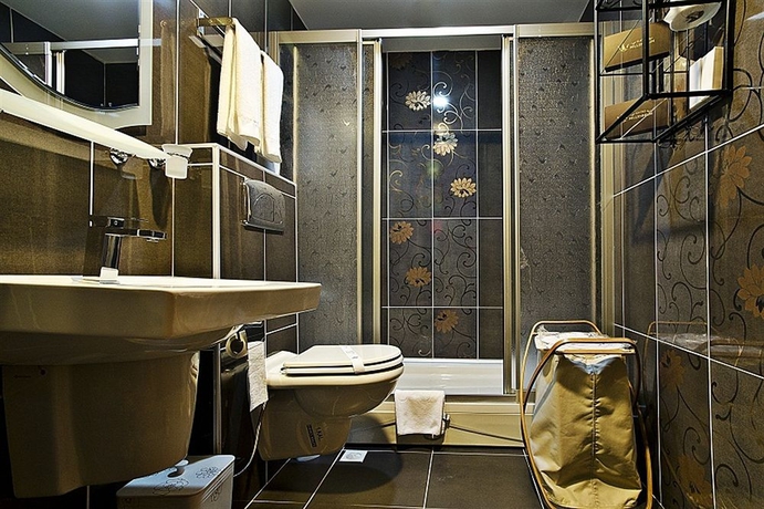 Imagen de la habitación del Millennium Suites. Foto 4