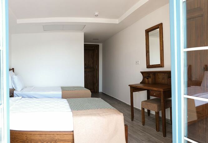 Imagen de la habitación del Mimas Marine Hotel. Foto 9