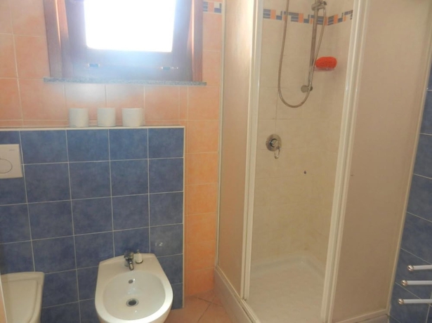 Imagen de la habitación del Mimose Beach Village. Foto 8