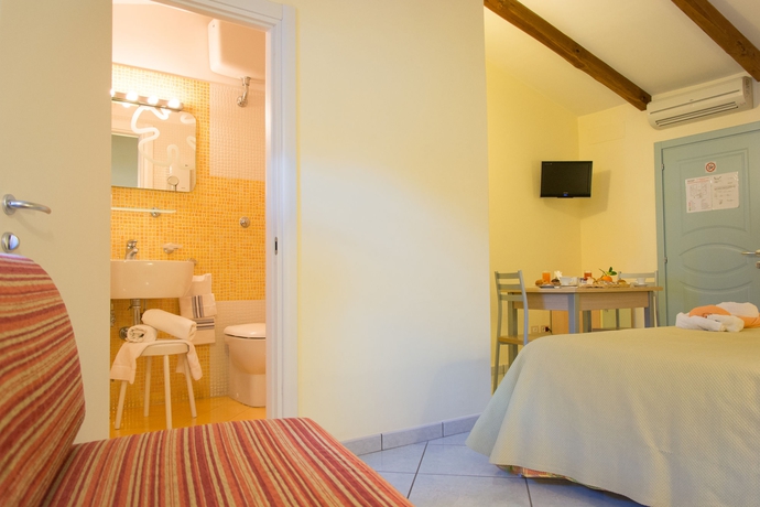 Imagen de la habitación del Minihotel Iris. Foto 10