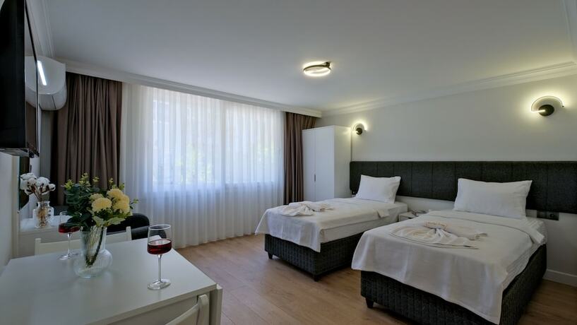 Imagen de la habitación del Miralya Suites. Foto 15