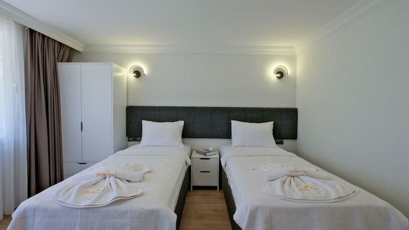 Imagen de la habitación del Miralya Suites. Foto 19