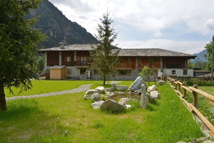 Imagen de los exteriores del Miravalle, Antey-Saint-Andre. Foto 13