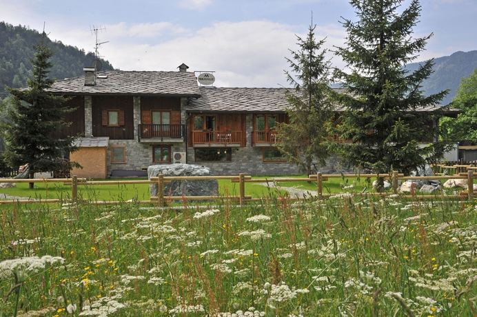 Imagen de los exteriores del Miravalle, Antey-Saint-Andre. Foto 14