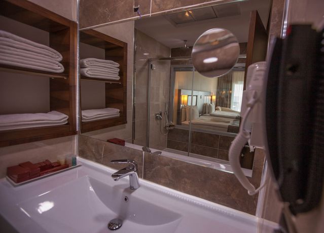 Imagen de la habitación del Mitannia Regency Hotel. Foto 4