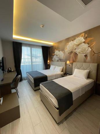 Imagen de la habitación del Mithras Hotel. Foto 19
