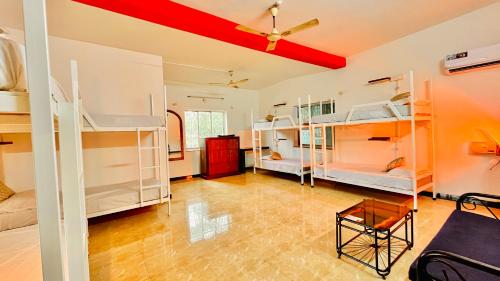 Imagen de la habitación del Mitra Hostel (By The Pool). Foto 14