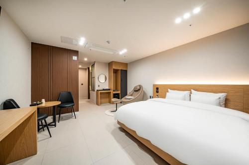 Imagen de la habitación del Mokpo Brown Dot Hotel Namak. Foto 14