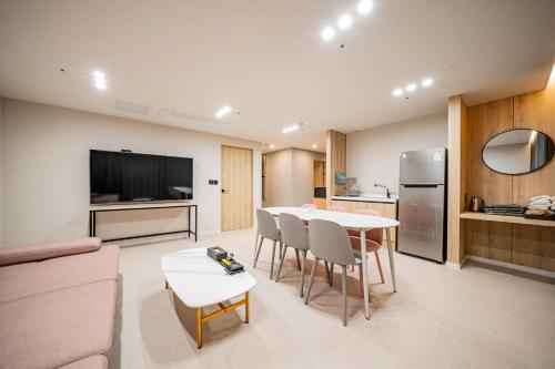 Imagen de la habitación del Mokpo Brown Dot Hotel Namak. Foto 18