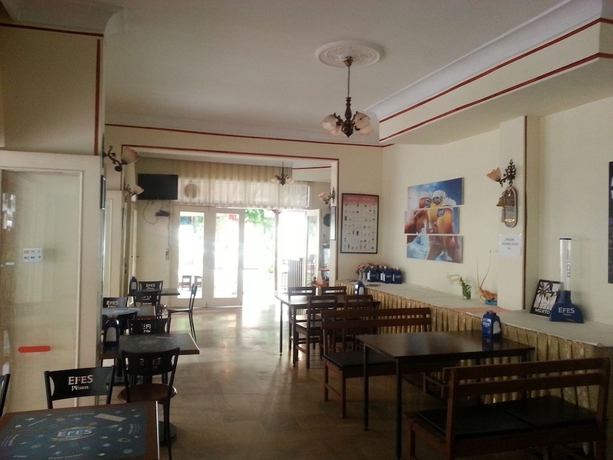 Imagen del bar/restaurante del Mola Hotel. Foto 2