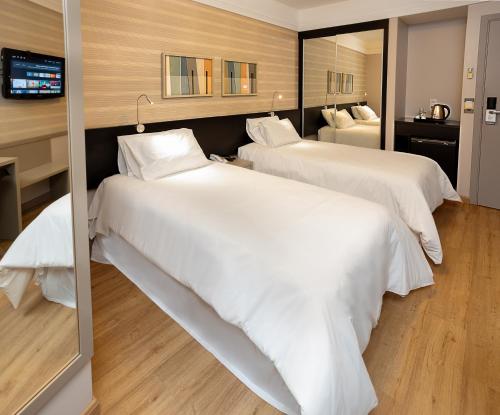 Imagen de la habitación del Momax Hotel. Foto 18