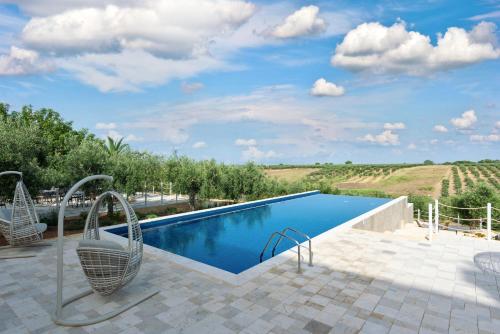 Imagen de la piscina del Momentum Wellness Bioresort. Foto 9