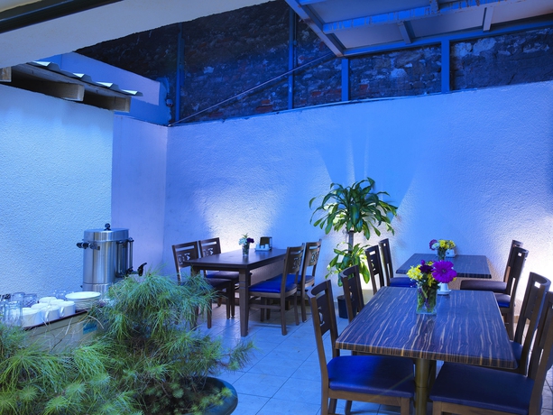 Imagen del bar/restaurante del Monarch Hotel. Foto 2