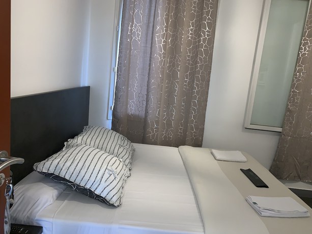 Imagen de la habitación del Mondial Hotel. Foto 11