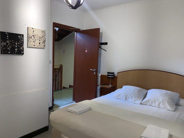 Imagen de la habitación del Mondial Hotel. Foto 15