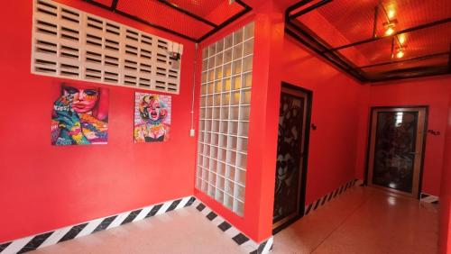 Imagen de la habitación del MonkeyArt Hotel&Cafe. Foto 17