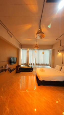Imagen de la habitación del MonkeyArt Hotel&Cafe. Foto 19