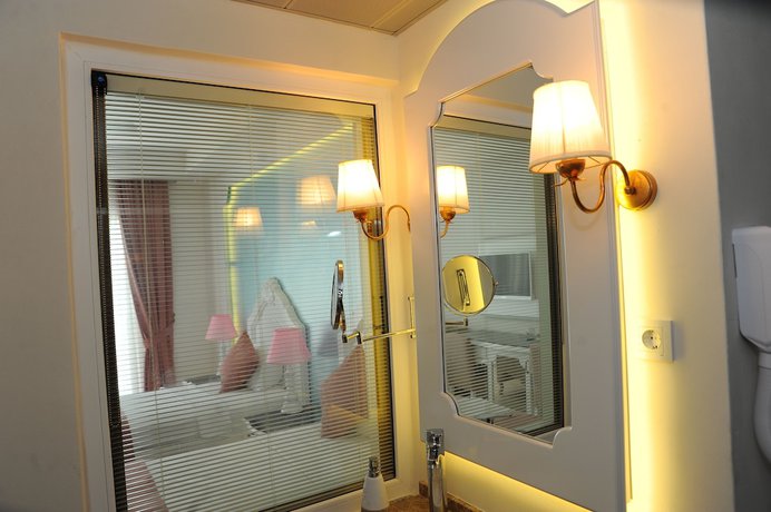 Imagen de la habitación del Montebello Deluxe. Foto 18
