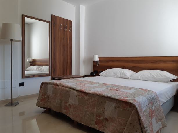 Imagen de la habitación del Morello Beach Hotel. Foto 8