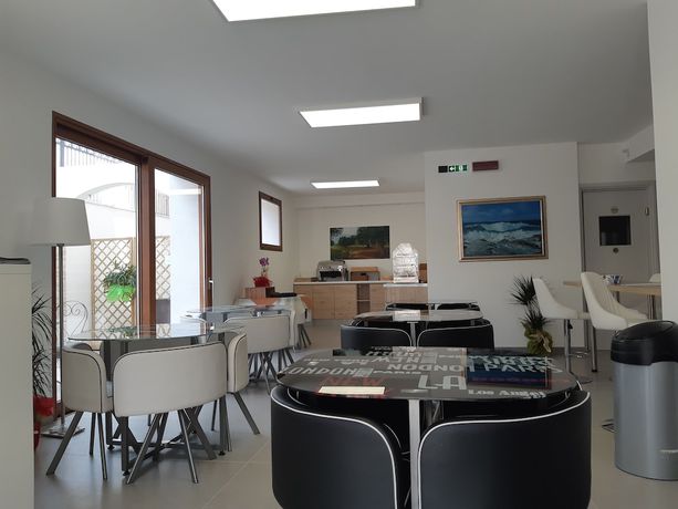 Imagen de los interiores del Morello Beach Hotel. Foto 19