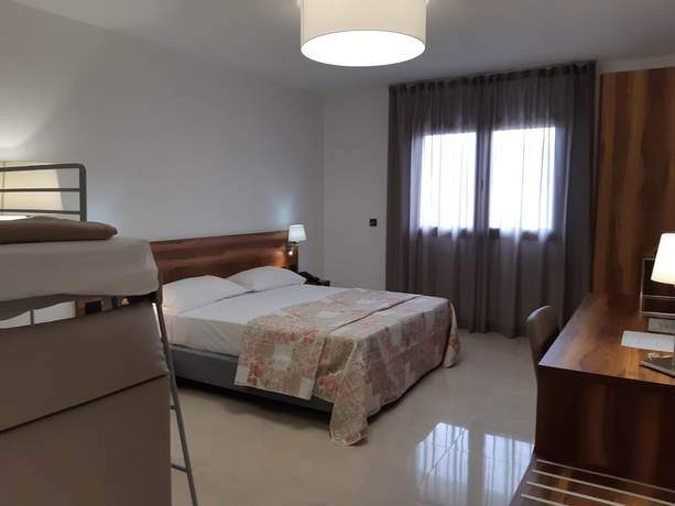 Imagen de la habitación del Morello Beach Hotel. Foto 16