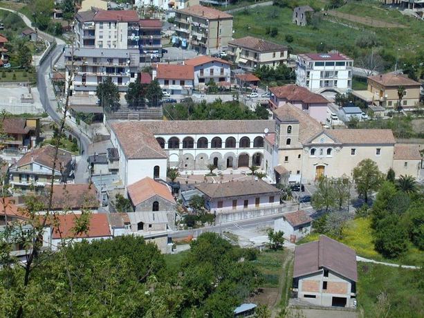 Imagen de los exteriores del Motel Borgo San Leucio. Foto 7
