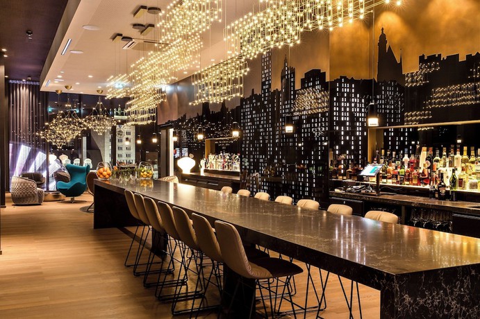 Imagen del bar/restaurante del Motel One Leipzig - Post. Foto 11