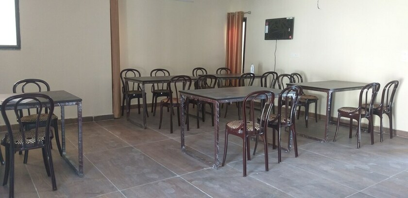 Imagen del bar/restaurante del Moustache Rishikesh. Foto 7