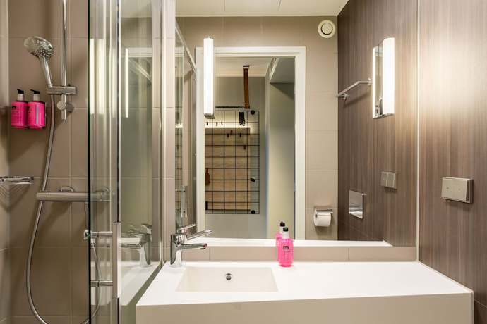 Imagen de la habitación del Moxy Berlin Airport. Foto 8