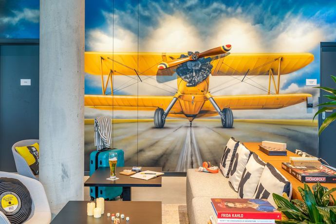 Imagen de los interiores del Moxy Berlin Airport. Foto 18