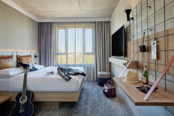 Imagen de la habitación del Moxy Cologne Muelheim, a Marriott. Foto 7