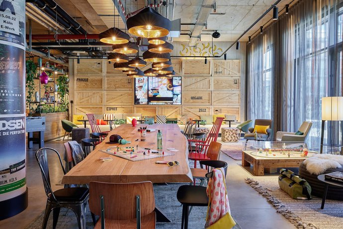 Imagen de los interiores del Moxy Cologne Muelheim, a Marriott. Foto 18
