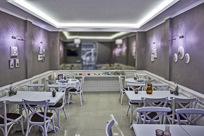 Imagen del bar/restaurante del Mr. Bird Hotel. Foto 4