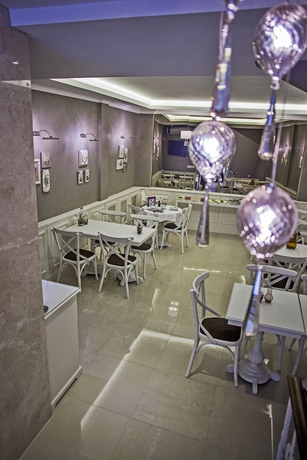 Imagen del bar/restaurante del Mr. Bird Hotel. Foto 5