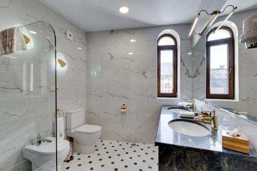 Imagen de la habitación del Mukhrantubani Boutique Hotel. Foto 20