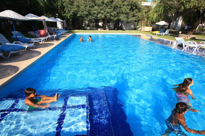 Imagen de la piscina del Muskebi Apart. Foto 6